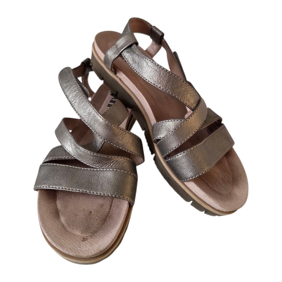 Umberto Raffini Metallic Gold Strappy Leather Women Sandals Genesis Size 6.5 - Picture 1 of 14